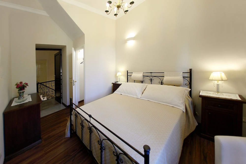 Hotel Continental — Hotel rooms in Taormina, Sicily