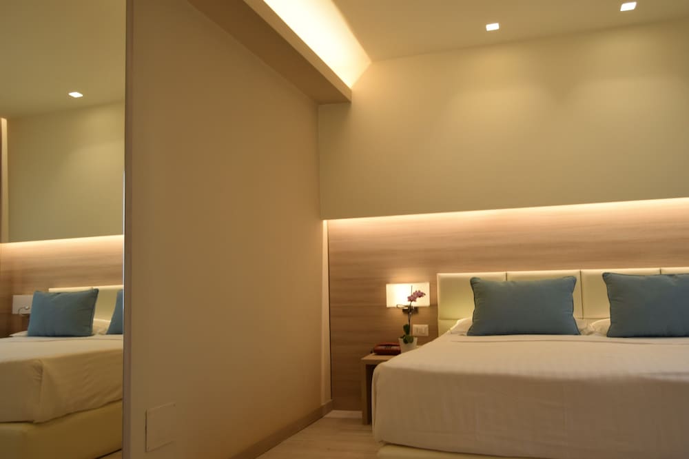 Hotel Continental — Hotel rooms in Taormina, Sicily