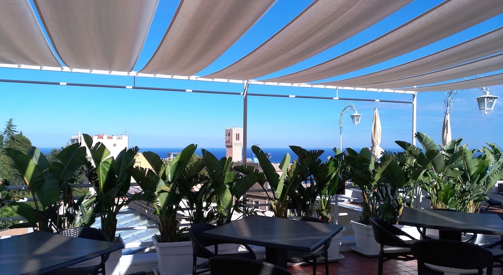 Hotel Continental — Restaurant & bars in Taormina, Sicily