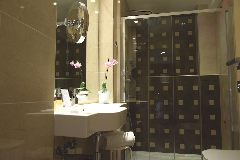 Hotel Continental — Hotel rooms in Taormina, Sicily