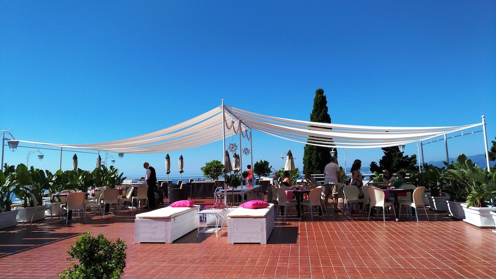 Hotel Continental — Restaurant & bars in Taormina, Sicily