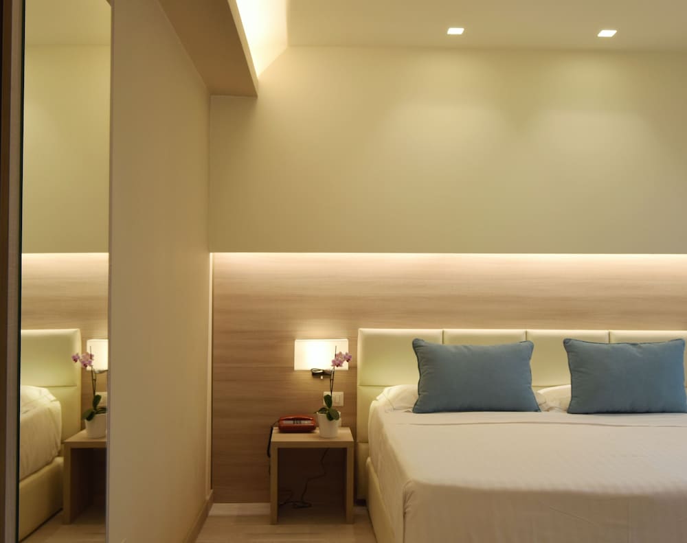 Hotel Continental — Hotel rooms in Taormina, Sicily