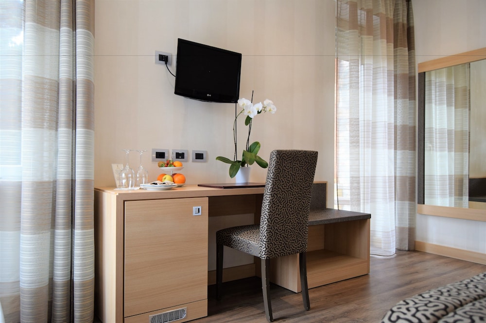 Hotel Continental — Hotel rooms in Taormina, Sicily