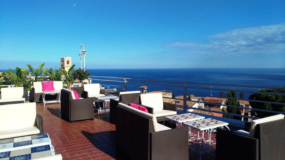 Hotel Continental — Restaurant & bars in Taormina, Sicily
