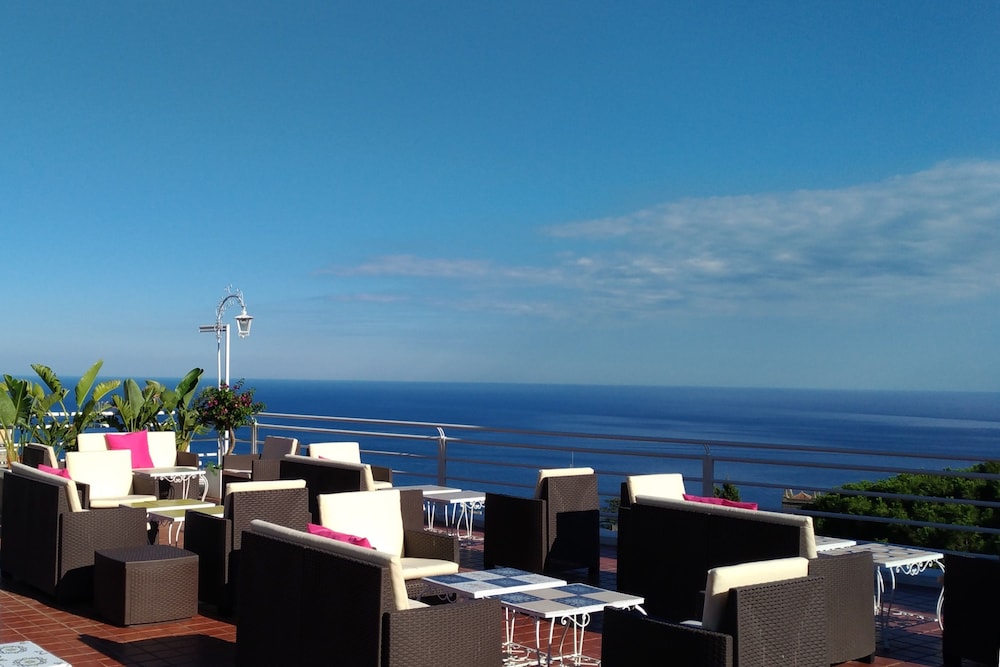 Hotel Continental — Restaurant & bars in Taormina, Sicily