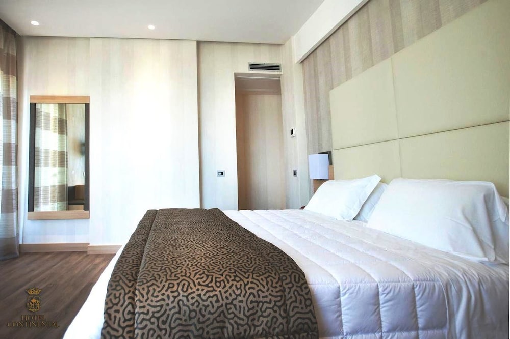 Hotel Continental — Hotel rooms in Taormina, Sicily