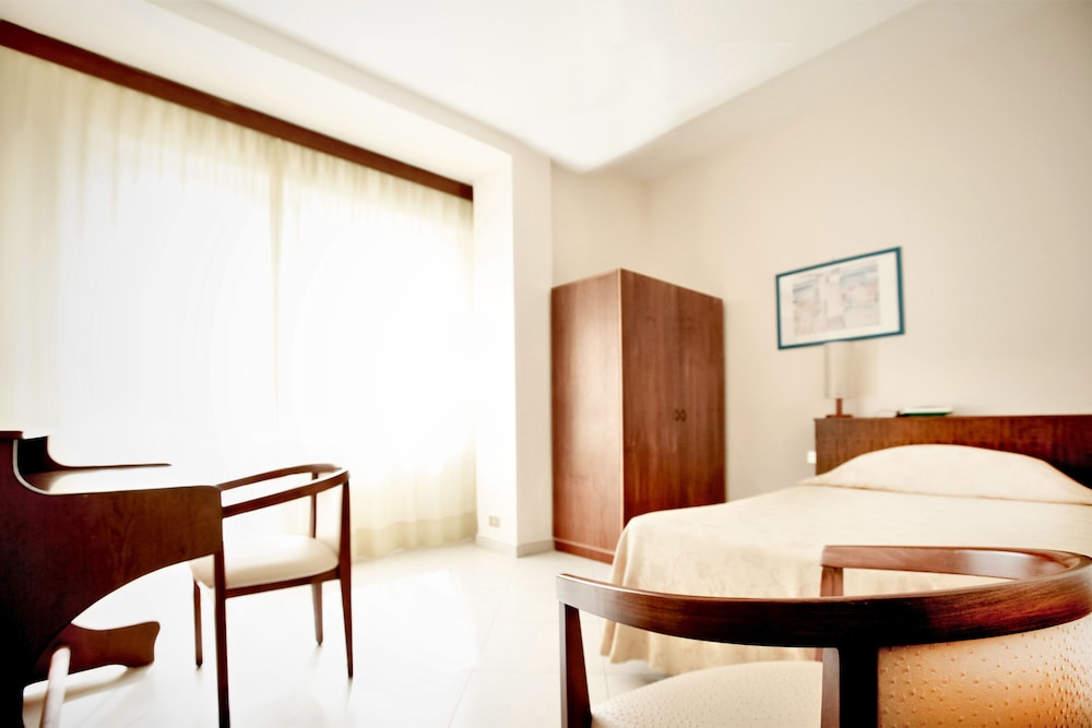 Hotel Continental — Hotel rooms in Taormina, Sicily