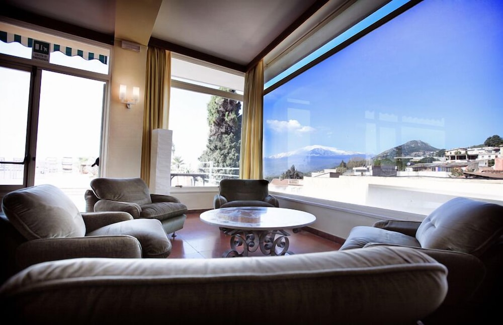 Hotel Continental — Hotel rooms in Taormina, Sicily