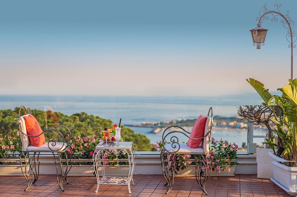 Hotel Continental — Main photo in Taormina, Sicily
