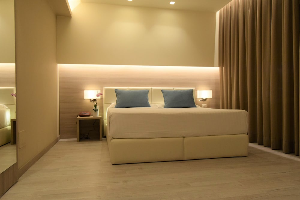 Hotel Continental — Hotel rooms in Taormina, Sicily