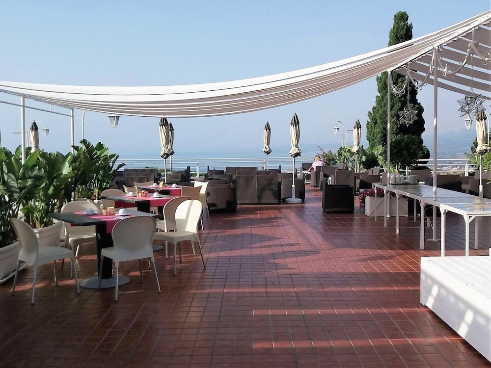 Hotel Continental — Restaurant & bars in Taormina, Sicily