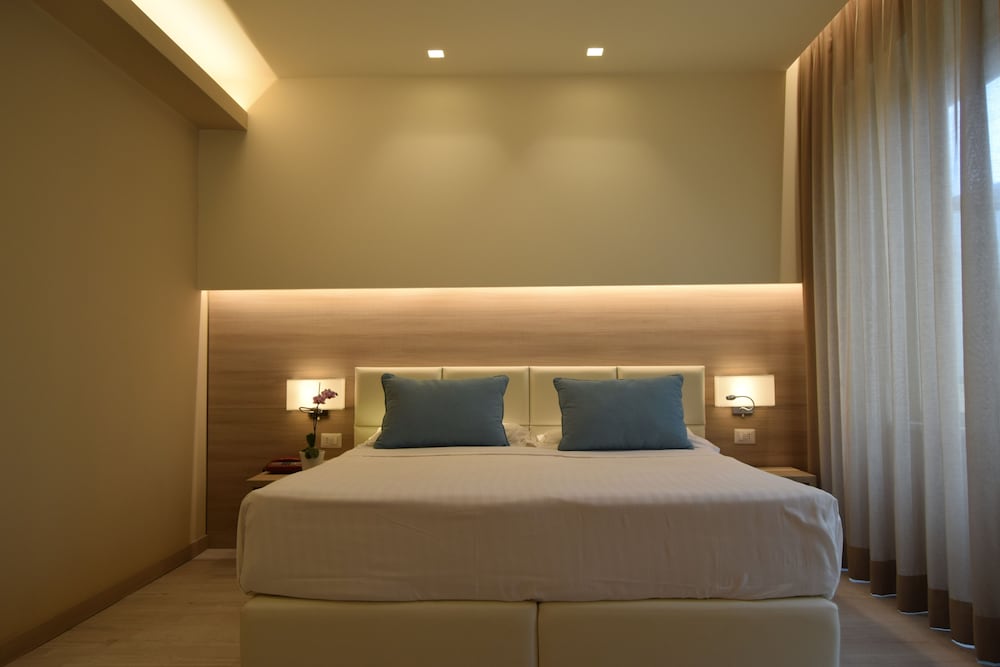 Hotel Continental — Hotel rooms in Taormina, Sicily