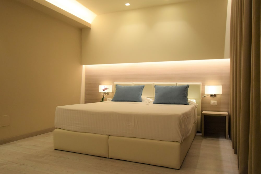 Hotel Continental — Hotel rooms in Taormina, Sicily
