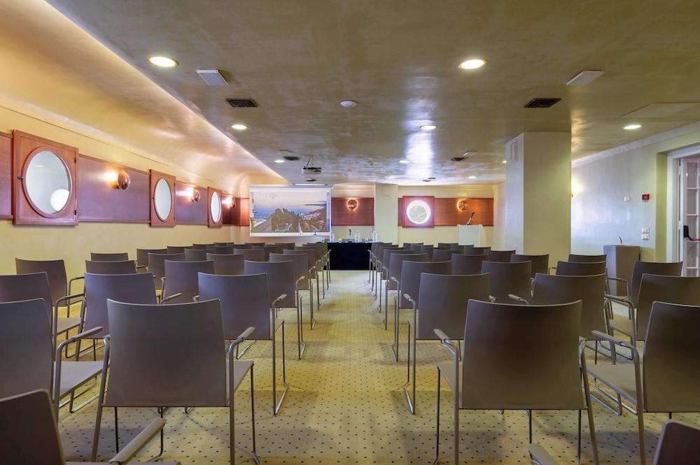 Excelsior Palace Hotel — Restaurant & bars in Taormina, Sicily