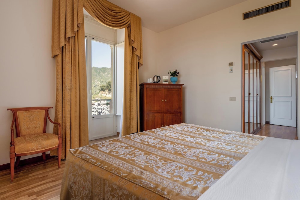 Excelsior Palace Hotel — Hotel rooms in Taormina, Sicily