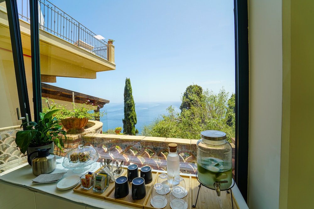 Grand Hotel San Pietro Taormina - Preferred Hotels & Resorts — Hotel building in Taormina, Sicily