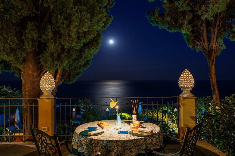 Grand Hotel San Pietro Taormina - Preferred Hotels & Resorts — Restaurant & bars in Taormina, Sicily