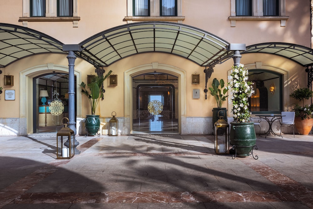Grand Hotel San Pietro Taormina - Preferred Hotels & Resorts — Hotel building in Taormina, Sicily