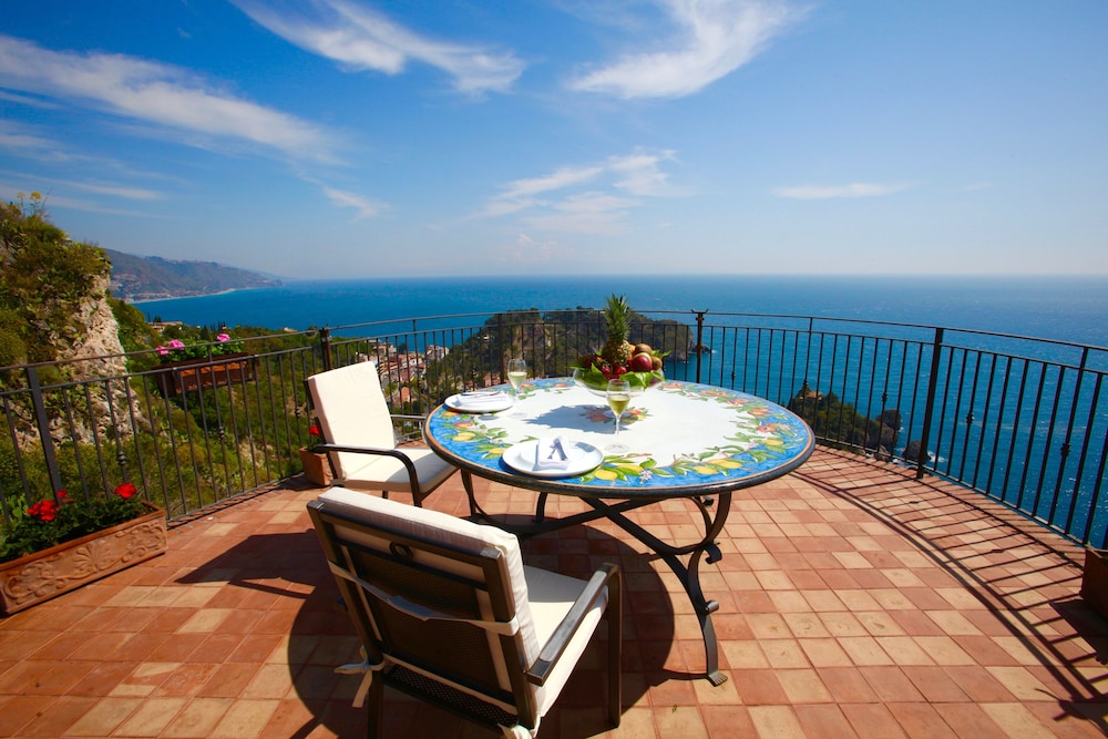 Grand Hotel San Pietro Taormina - Preferred Hotels & Resorts — Restaurant & bars in Taormina, Sicily