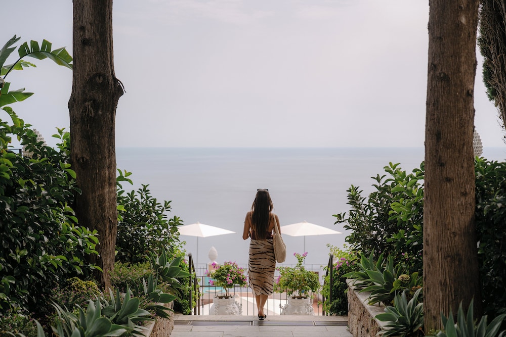 Grand Hotel San Pietro Taormina - Preferred Hotels & Resorts — Swimming pool in Taormina, Sicily
