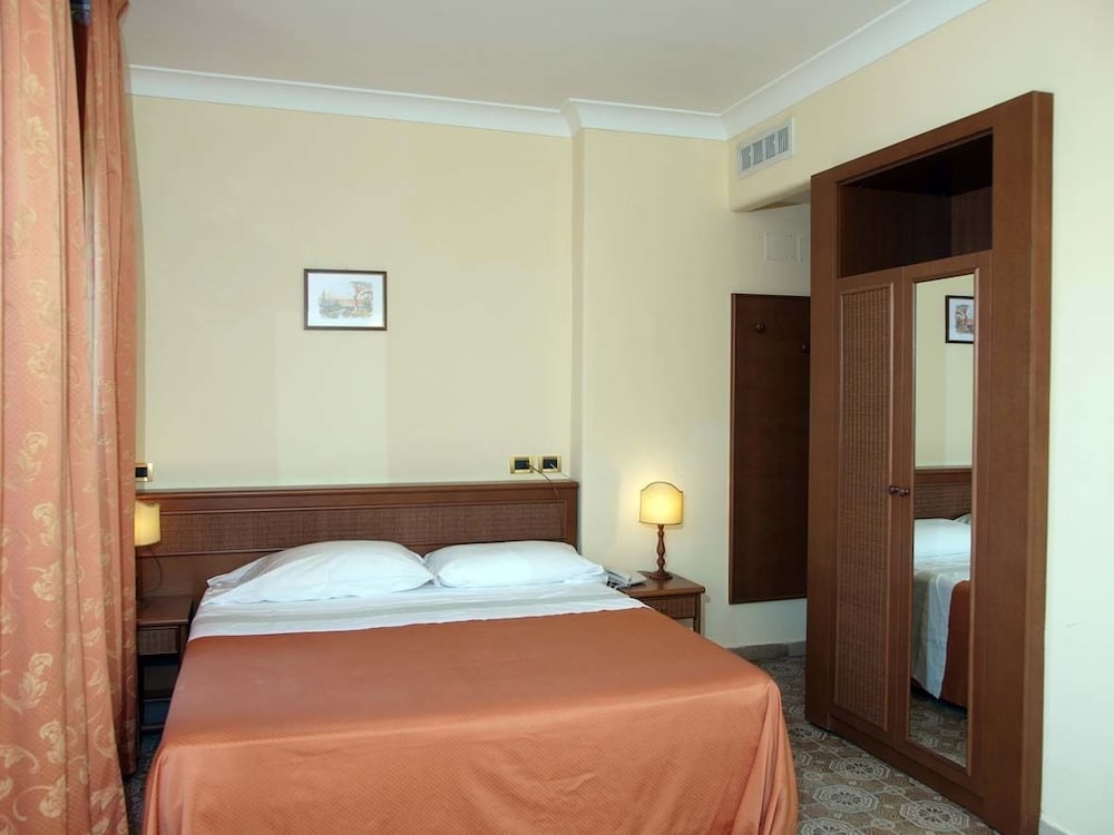 Hotel Villa Bianca — Hotel rooms in Taormina, Sicily
