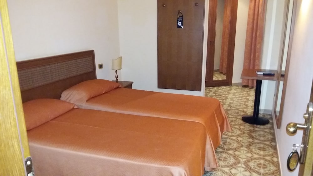 Hotel Villa Bianca — Hotel rooms in Taormina, Sicily