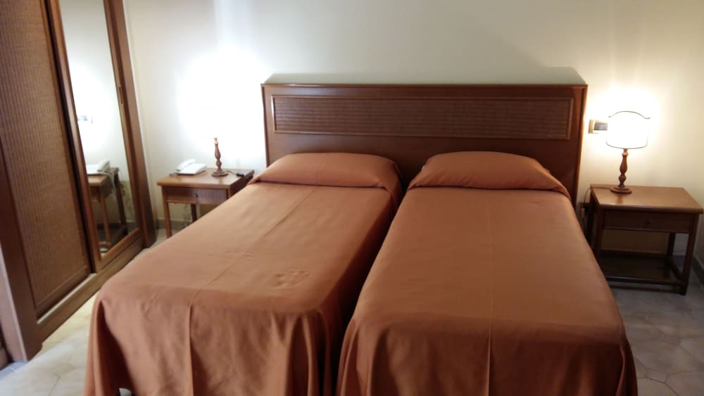 Hotel Villa Bianca — Hotel rooms in Taormina, Sicily