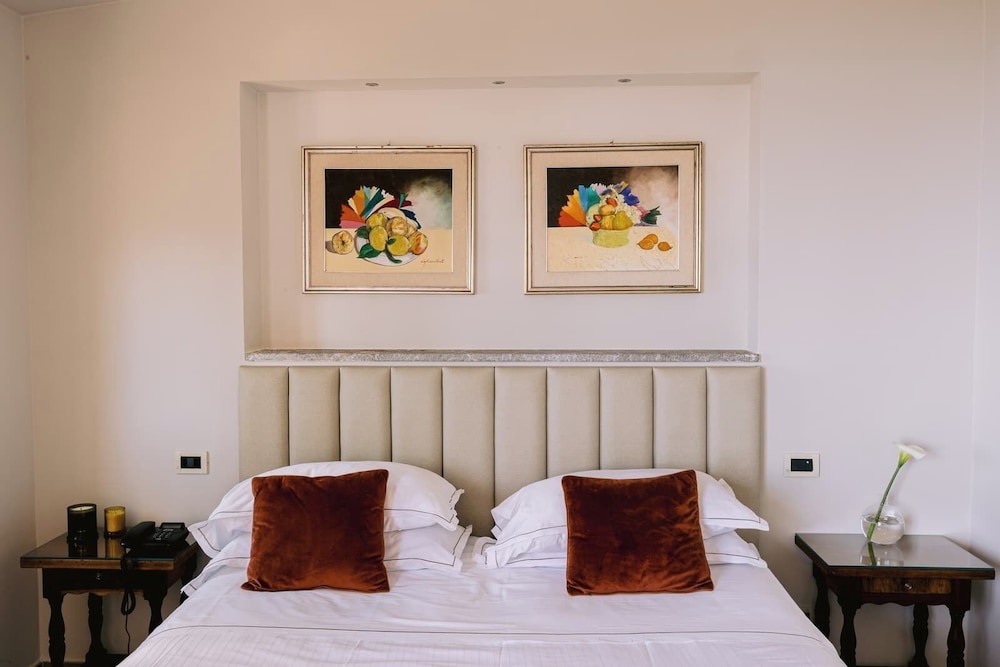 Hotel Villa Paradiso — Hotel rooms in Taormina, Sicily