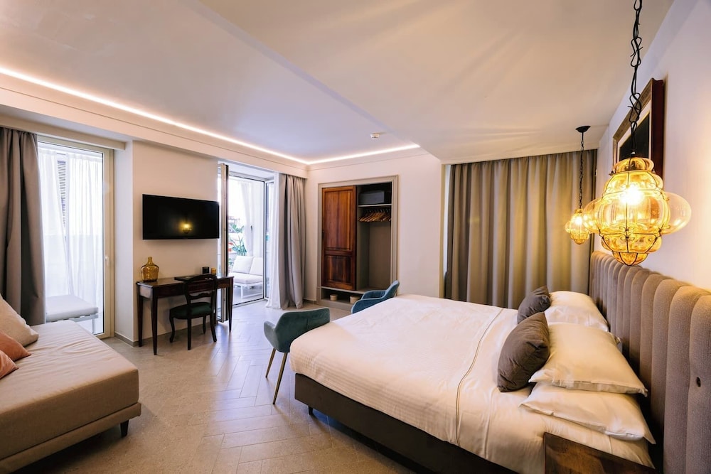 Hotel Villa Paradiso — Hotel rooms in Taormina, Sicily