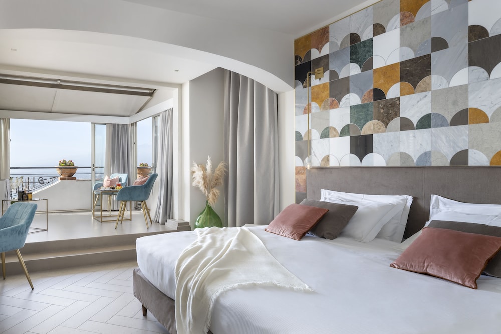 Hotel Villa Paradiso — Hotel rooms in Taormina, Sicily