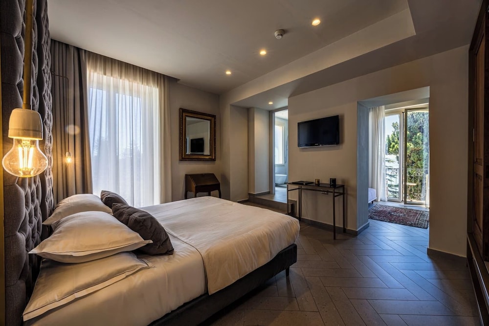 Hotel Villa Paradiso — Hotel rooms in Taormina, Sicily