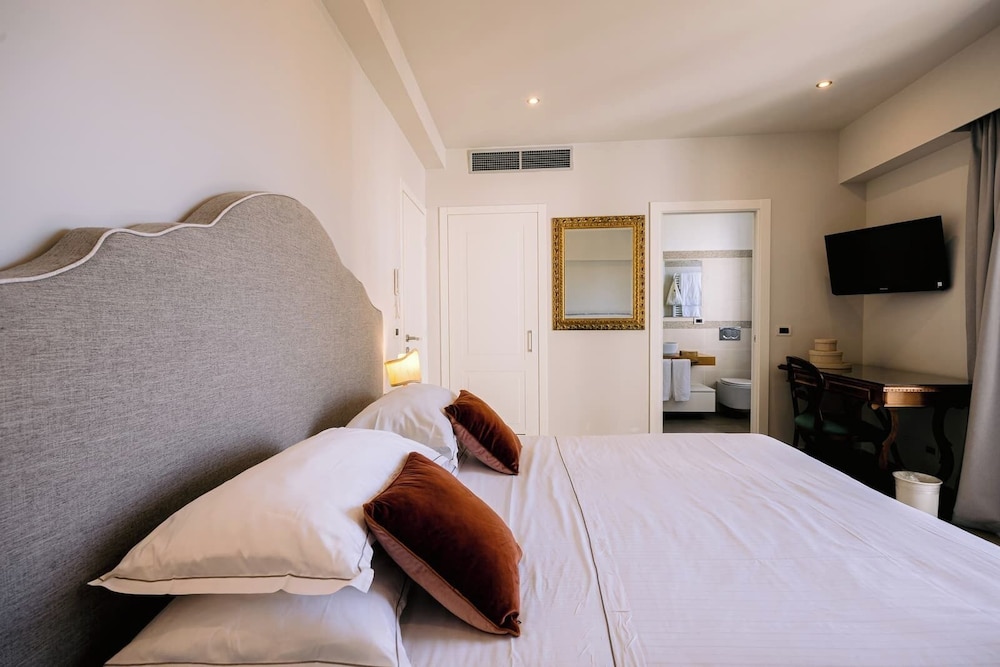Hotel Villa Paradiso — Hotel rooms in Taormina, Sicily