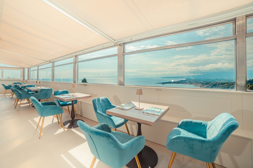 Hotel Villa Paradiso — Hotel rooms in Taormina, Sicily