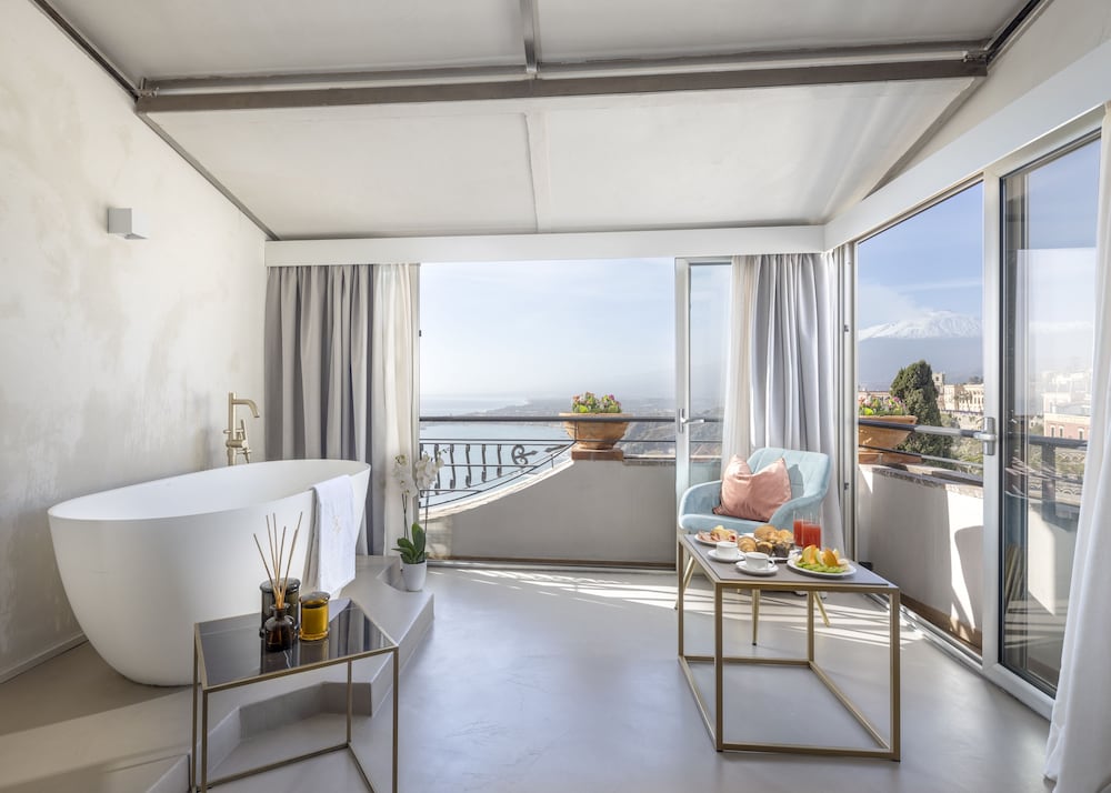 Hotel Villa Paradiso — Hotel rooms in Taormina, Sicily