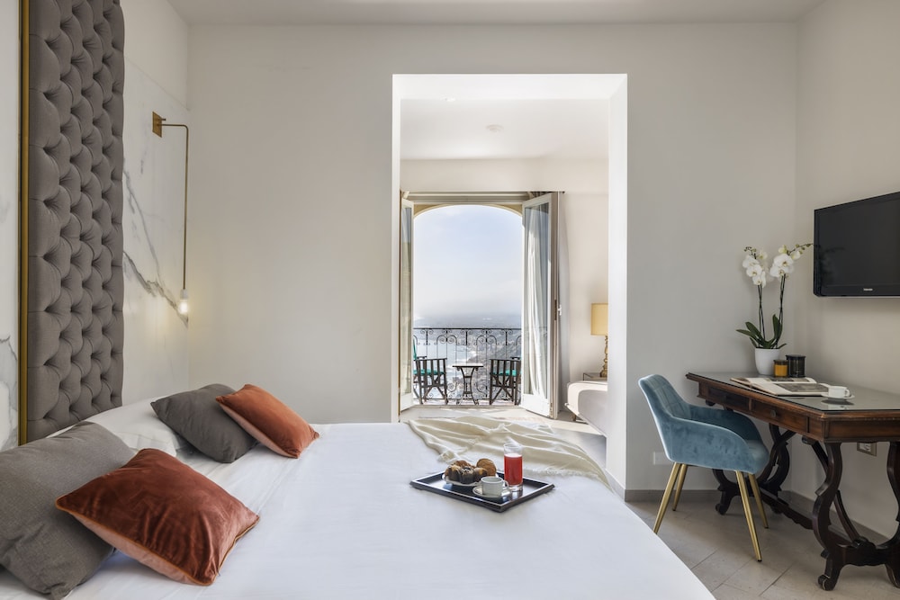 Hotel Villa Paradiso — Hotel rooms in Taormina, Sicily