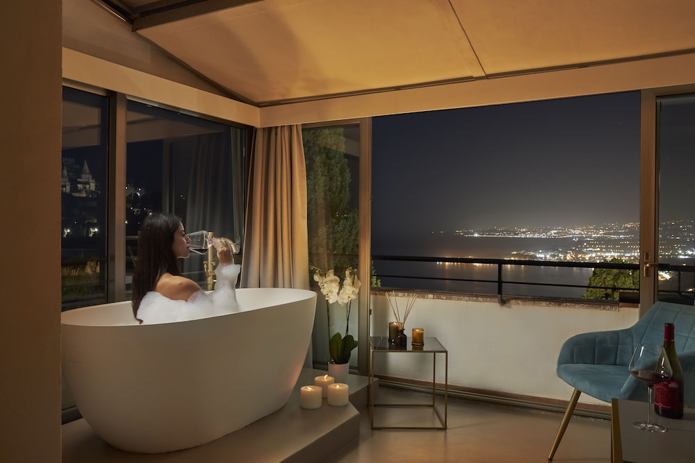 Hotel Villa Paradiso — Hotel rooms in Taormina, Sicily