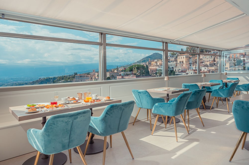 Hotel Villa Paradiso — Hotel rooms in Taormina, Sicily