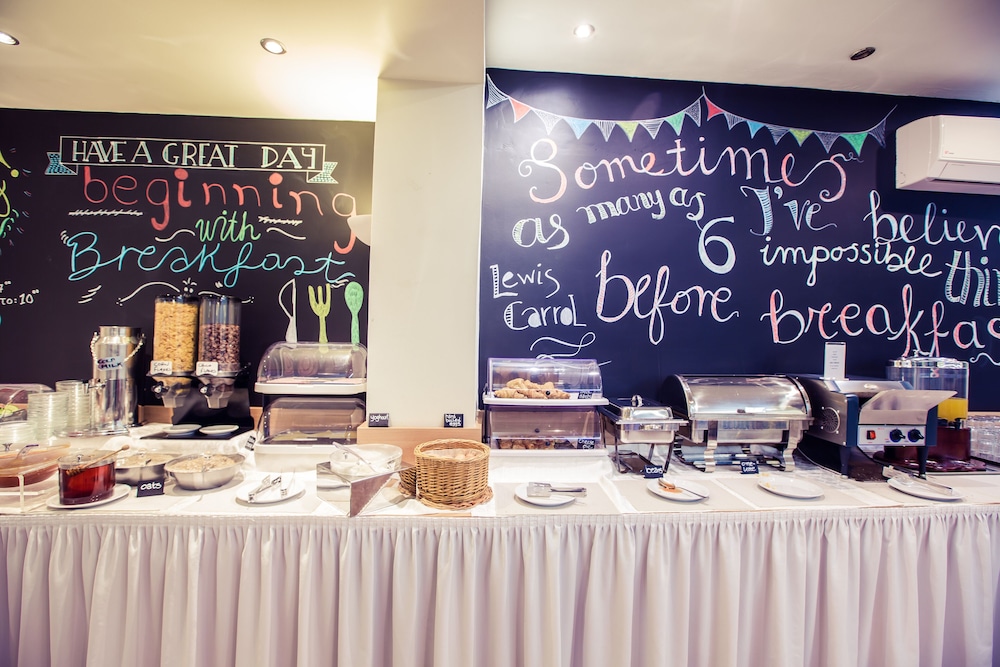 Marina Hotel Athens — Restaurant & bars in Athens, Attica