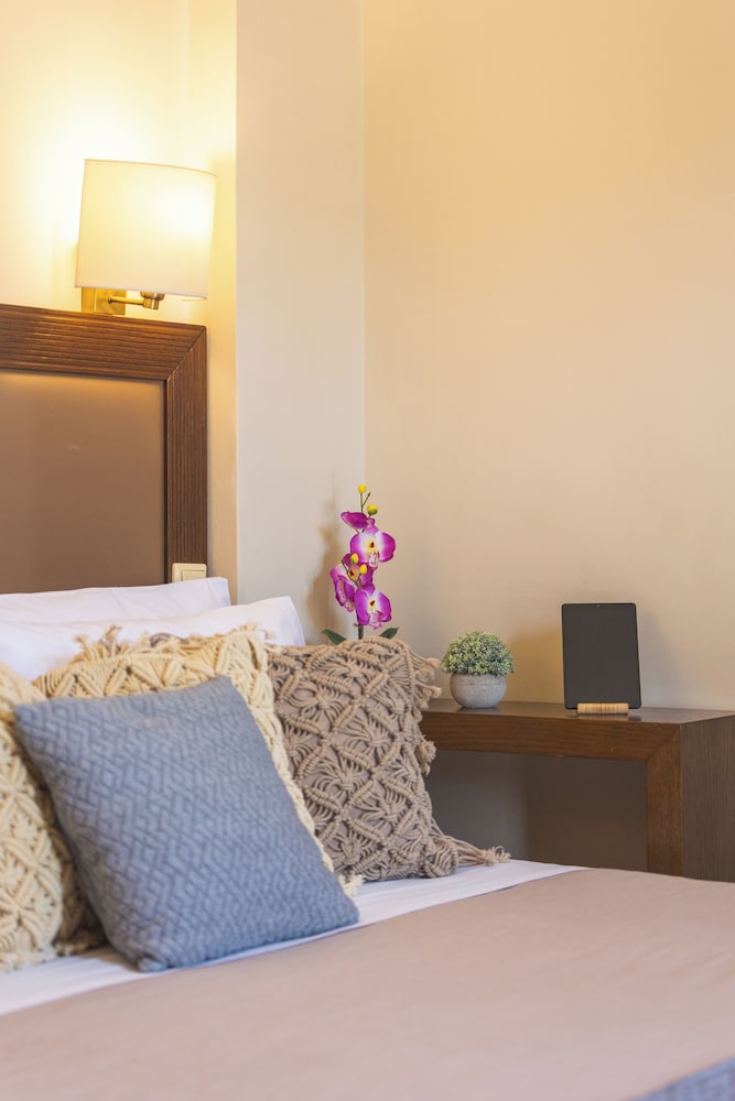 Marina Hotel Athens — Hotel rooms in Athens, Attica