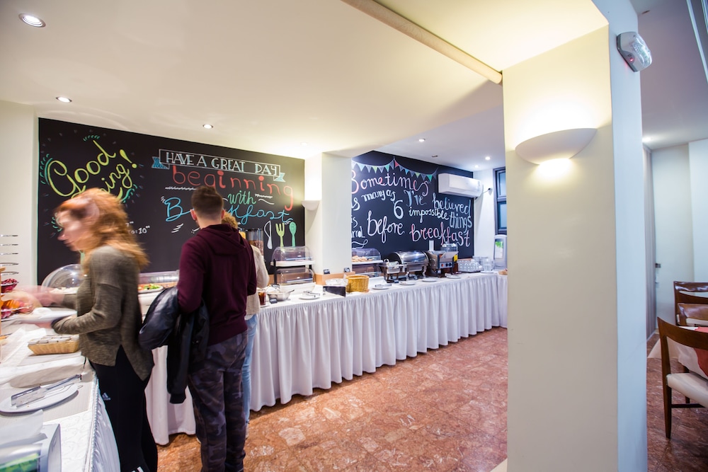 Marina Hotel Athens — Restaurant & bars in Athens, Attica