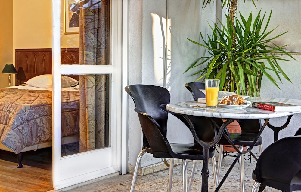 Nicola Hotel — Hotel rooms in Athens, Attica