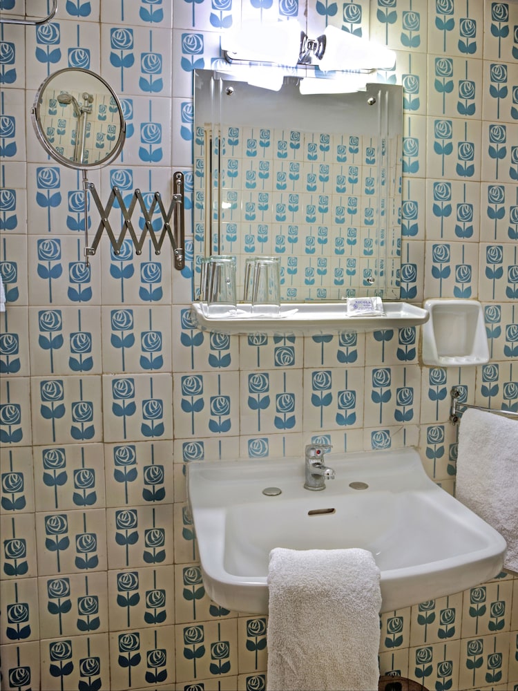Nicola Hotel — Hotel rooms in Athens, Attica