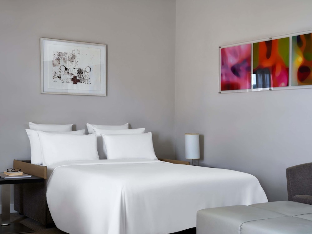 Novotel Athenes — Hotel rooms in Athens, Attica