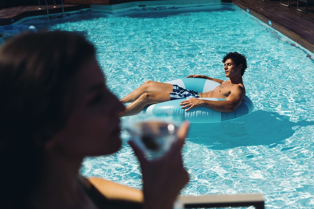 Novotel Athenes — Swimming pool in Athens, Attica
