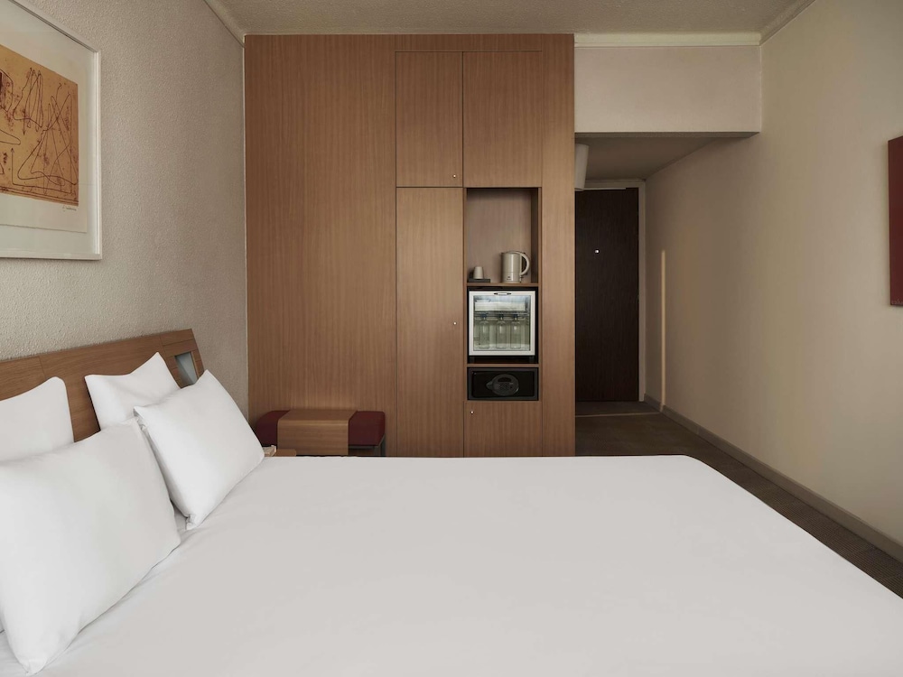 Novotel Athenes — Hotel rooms in Athens, Attica