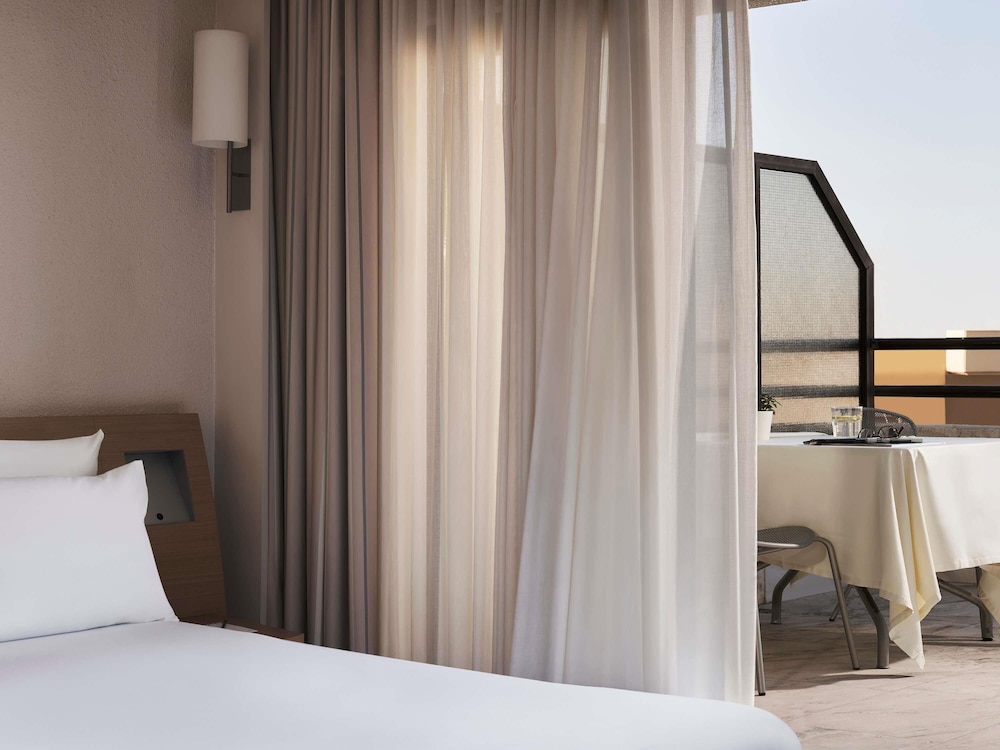 Novotel Athenes — Hotel rooms in Athens, Attica