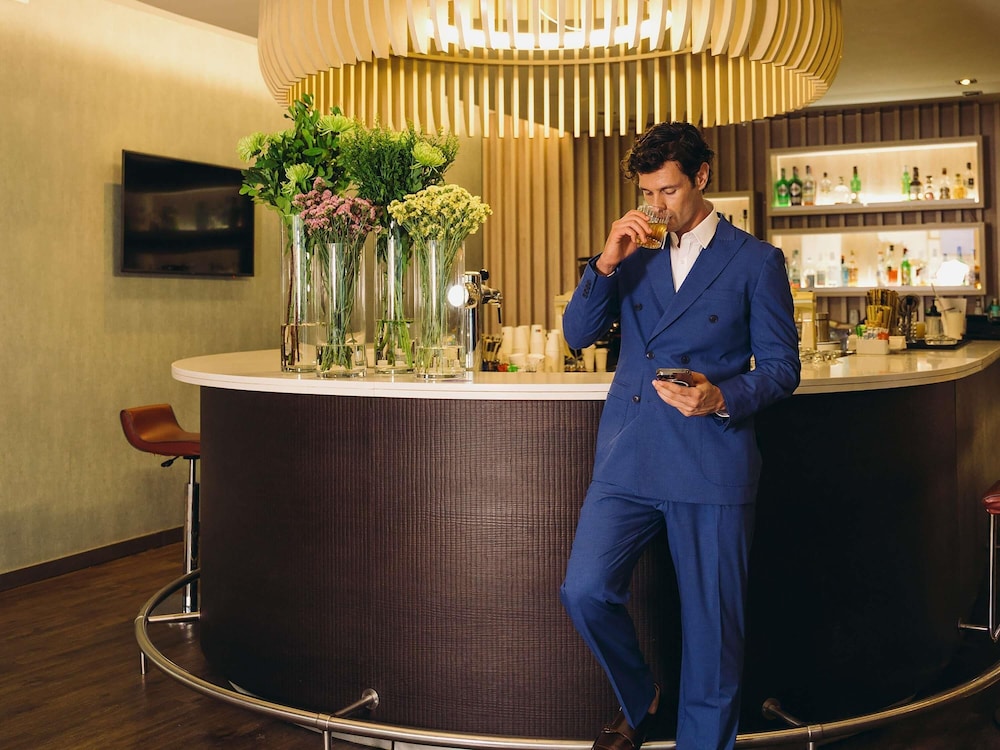 Novotel Athenes — Restaurant & bars in Athens, Attica