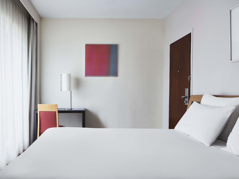 Novotel Athenes — Hotel rooms in Athens, Attica