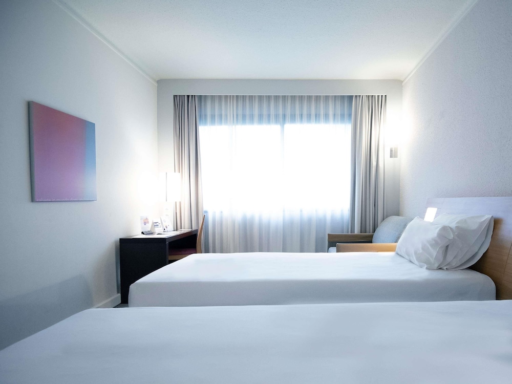 Novotel Athenes — Hotel rooms in Athens, Attica