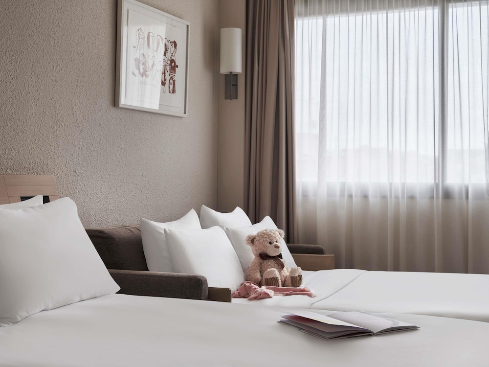 Novotel Athenes — Hotel rooms in Athens, Attica